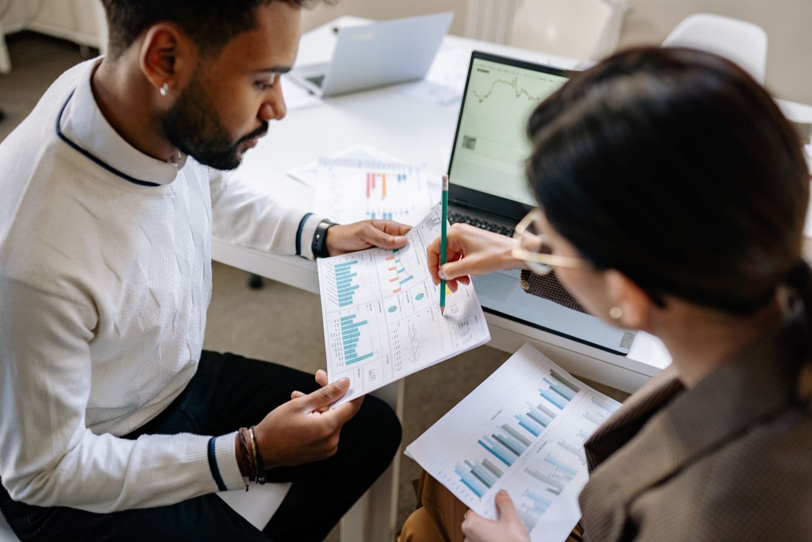 Spend analytics consulting for manufacturing procurement